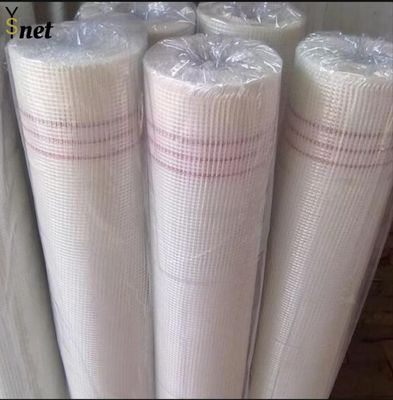 Beyaz kaplı cam lif örgü 5*5mm 4*4mm cam lif yalıtım örgü 50m - 200m rulo uzunluğu