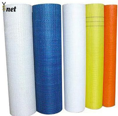 Beyaz kaplı cam lif örgü 5*5mm 4*4mm cam lif yalıtım örgü 50m - 200m rulo uzunluğu